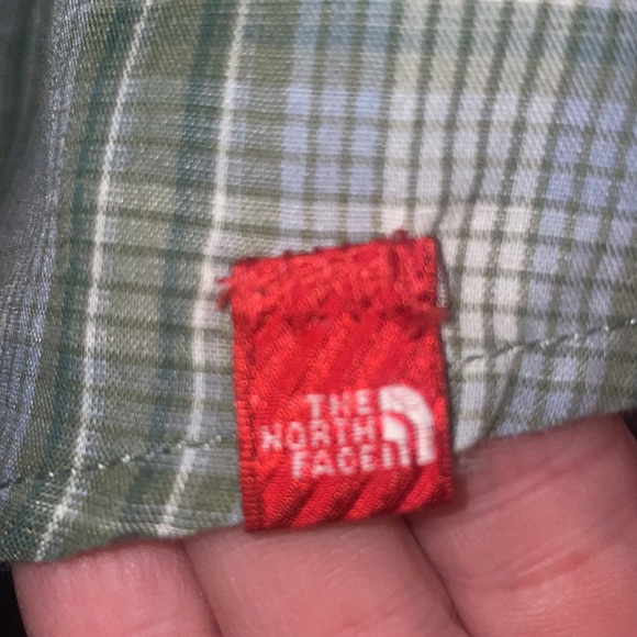 North Face Plaid Long Sleeve Ladies Shirt w Floral Embroidered & Shiny Buttons - Picture 6 of 7